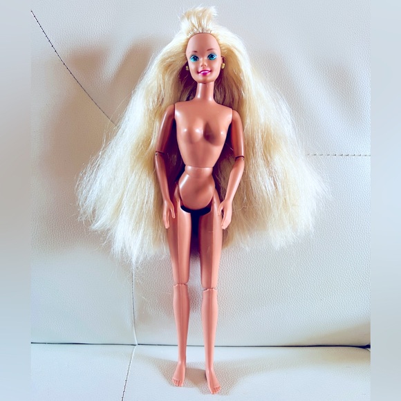 Articulated barbie doll - Picture 1 of 9